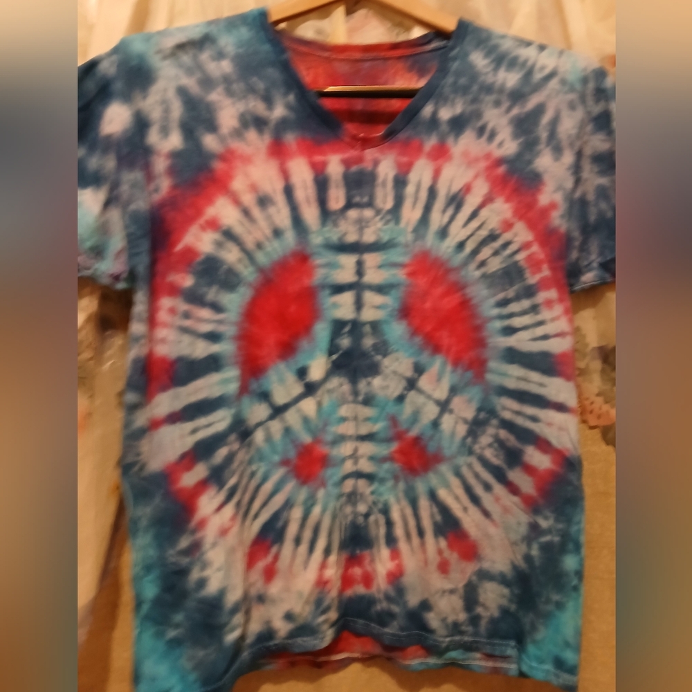 Tie-Dye "Peace Sign "Women's Shirt - Red and Blue. Sz.L. Man's M.‎ V-NECK